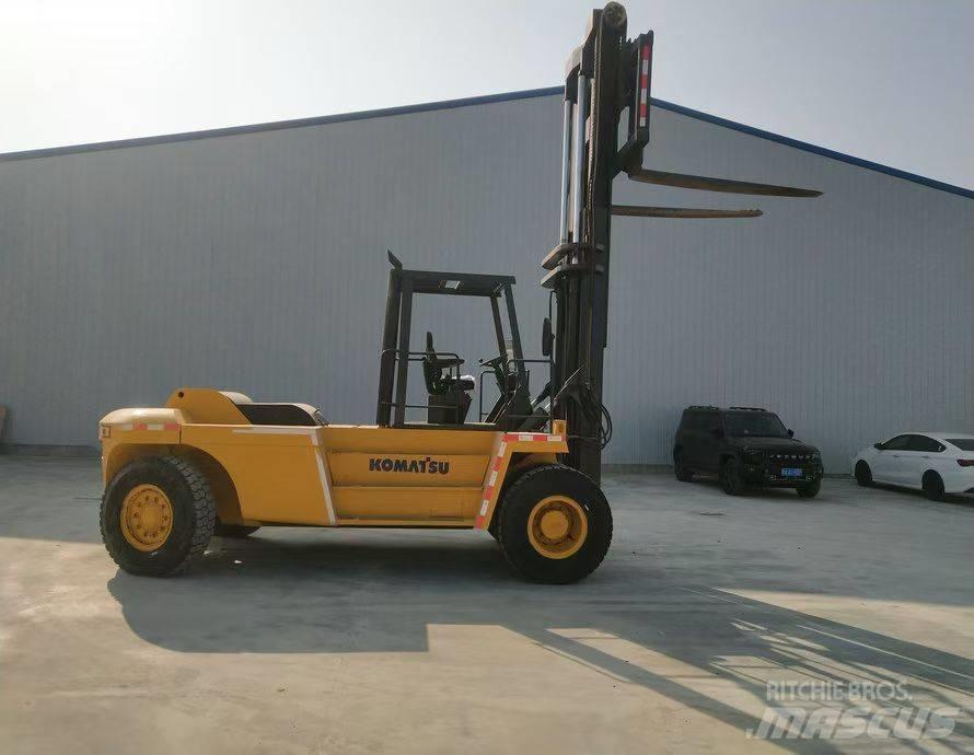 Komatsu FD200 Chariot télescopique