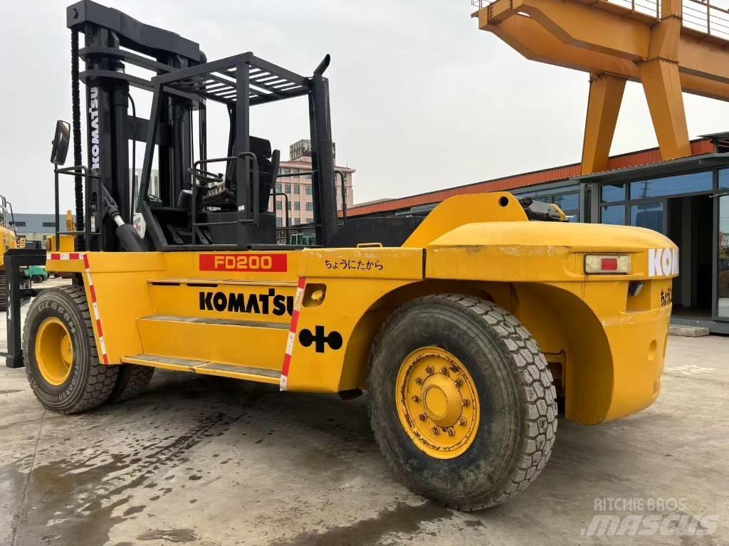 Komatsu FD200 Chariot télescopique