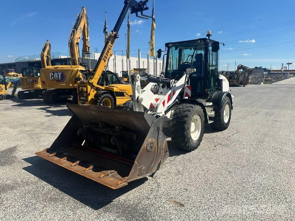 CAT 908 M Chargeuse sur pneus