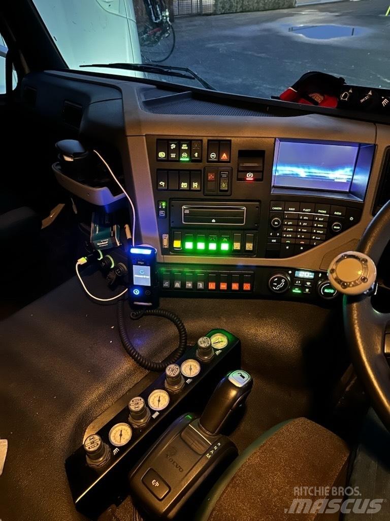Volvo FM 500 Camion balayeur