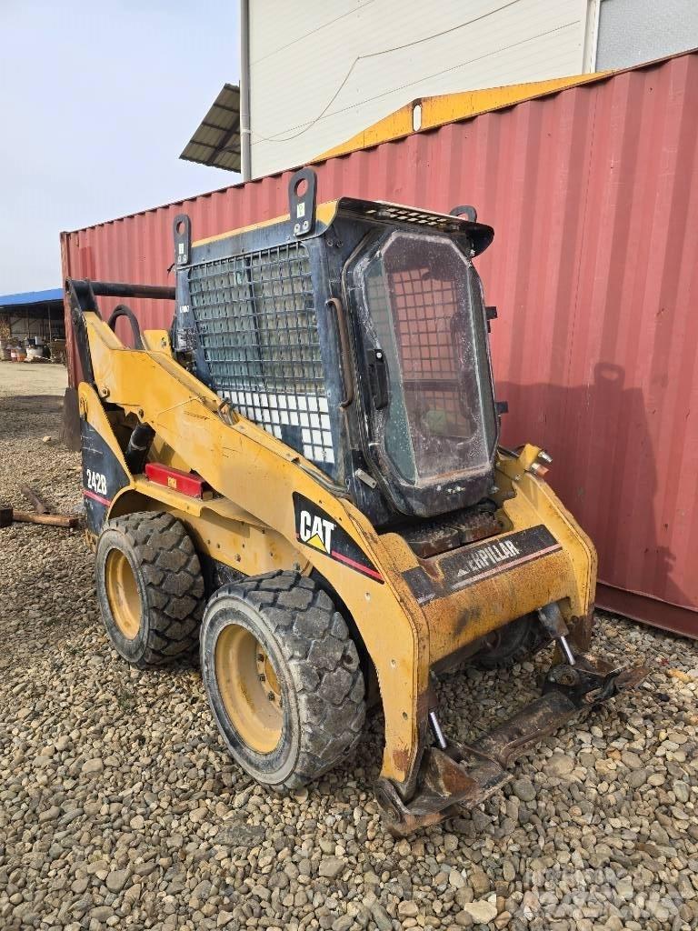 CAT 242 B Chargeuse compacte