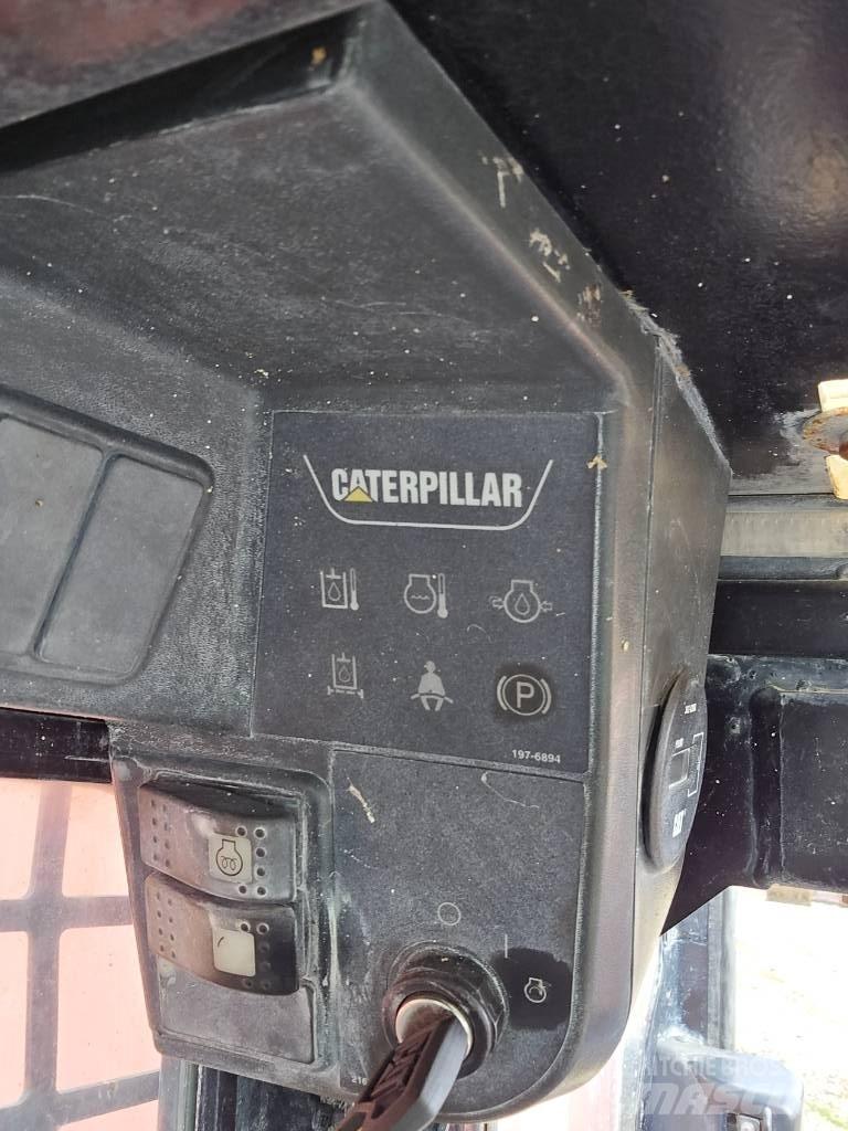 CAT 242 B Chargeuse compacte