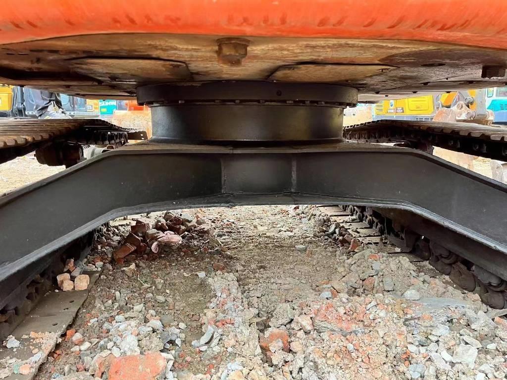Hitachi ZX 135 US Pelle sur chenilles
