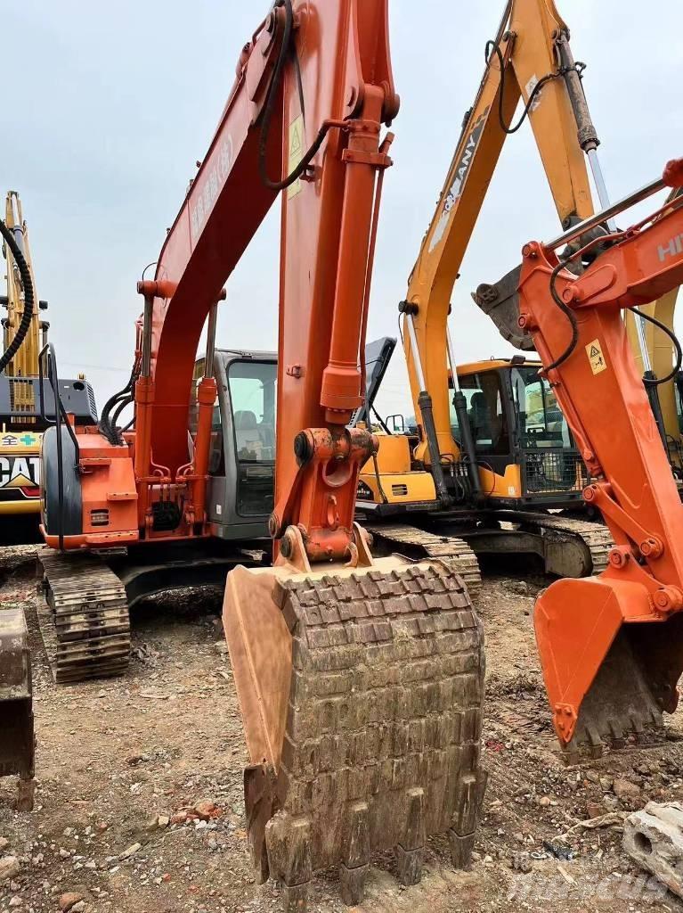 Hitachi ZX 135 US Pelle sur chenilles