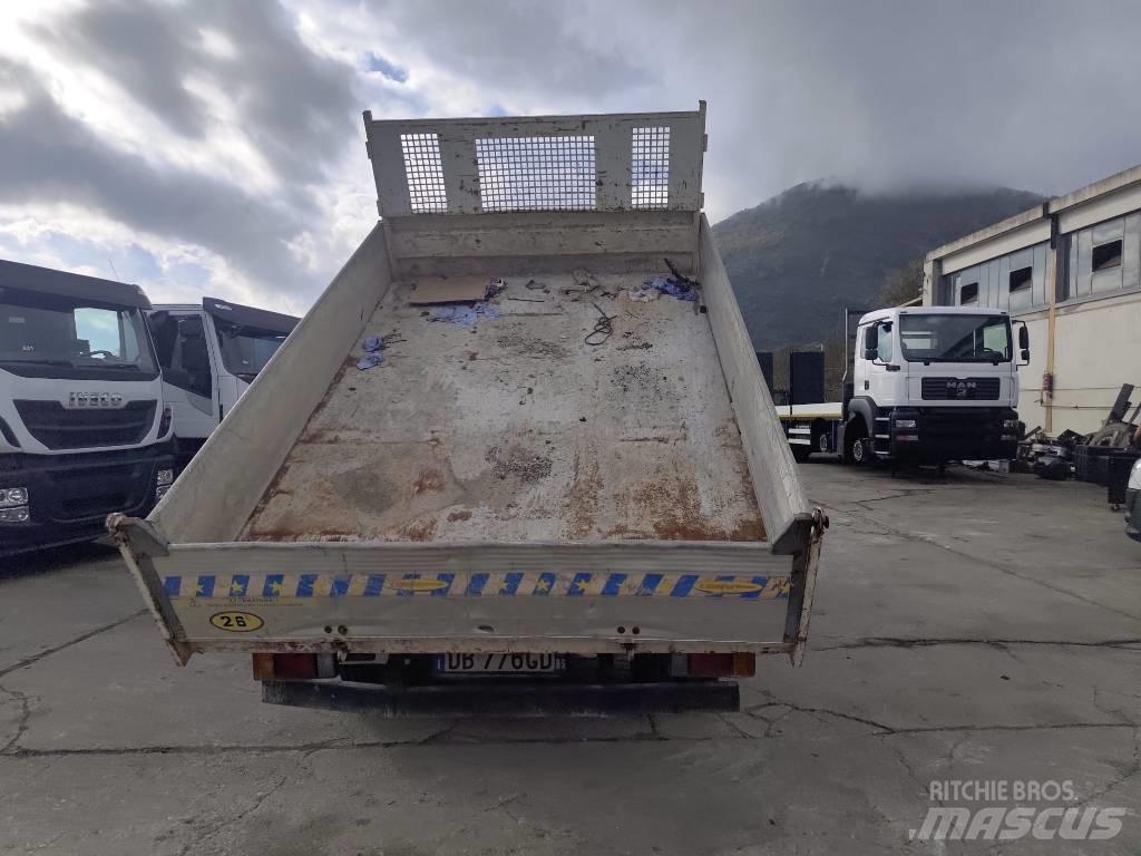 Isuzu NPR77G-5DX Camion plateau ridelle avec grue
