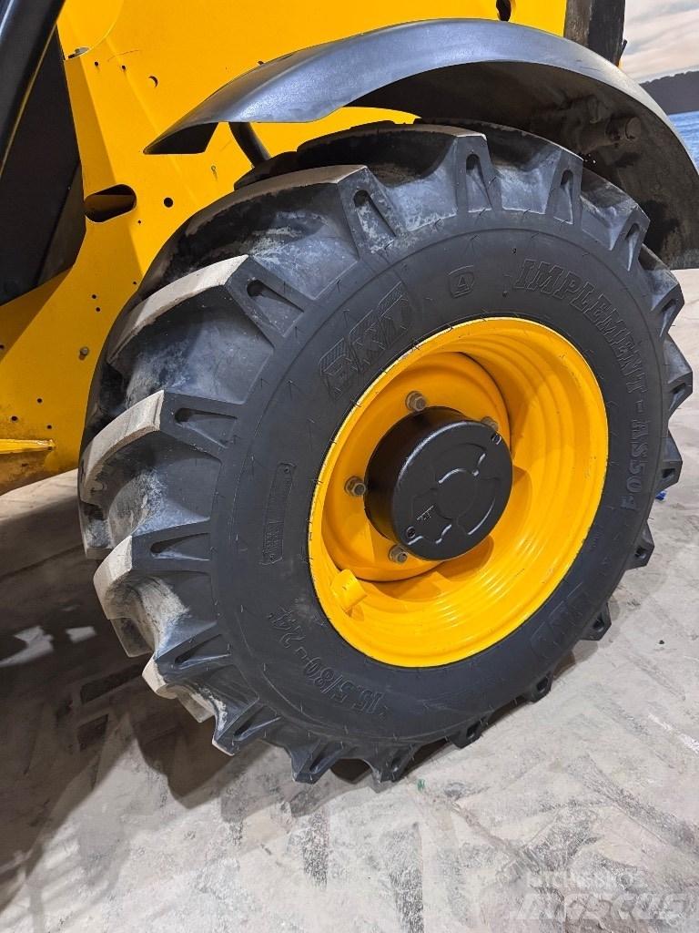 JCB 540-140 Chariot télescopique