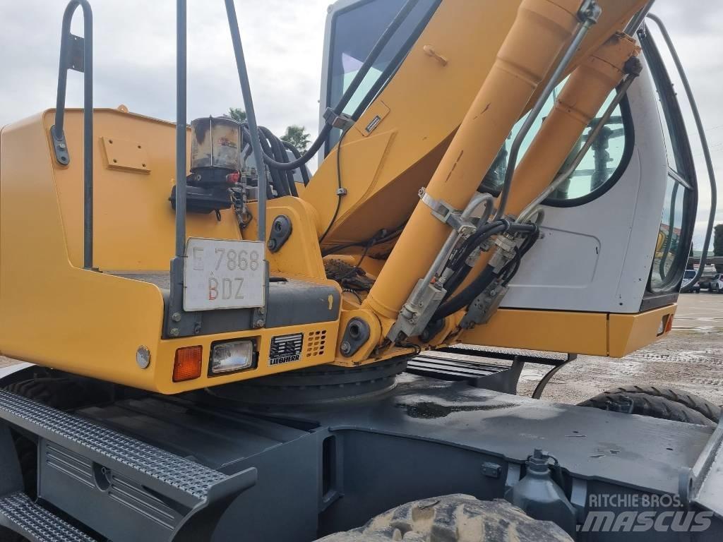 Liebherr A 900 C Pelle sur pneus