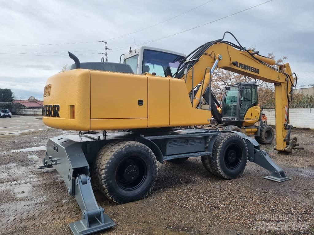Liebherr A 900 C Pelle sur pneus