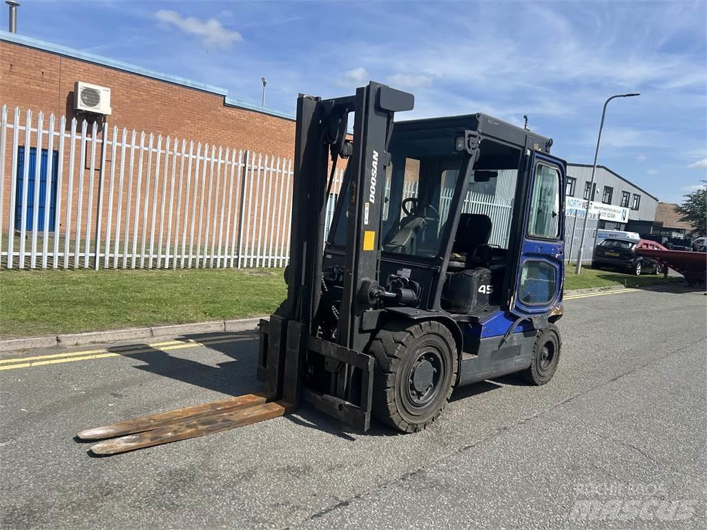 Doosan D45SC-5 Chariots diesel