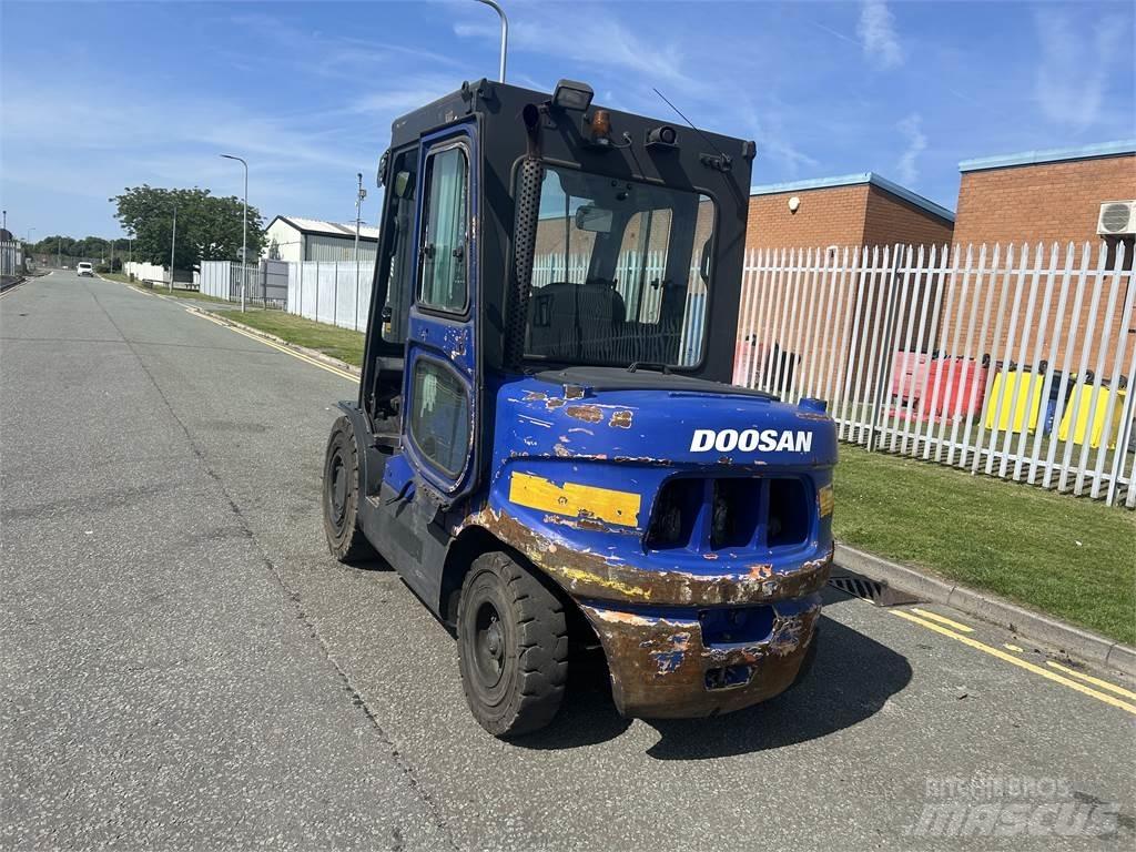 Doosan D45SC-5 Chariots diesel