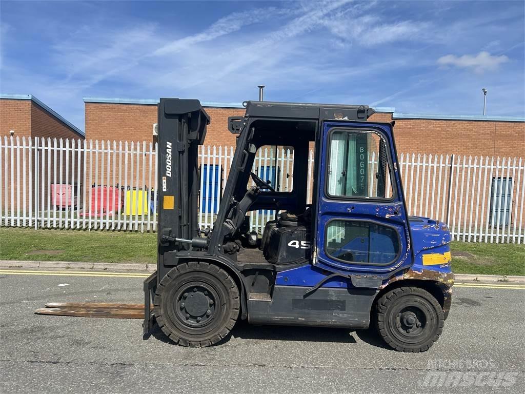 Doosan D45SC-5 Chariots diesel