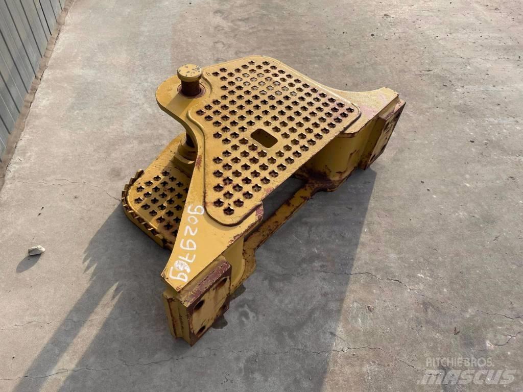 CAT D6K Zugtraverse Autres accessoires