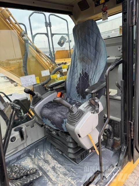 CAT 323 E Pelle sur chenilles