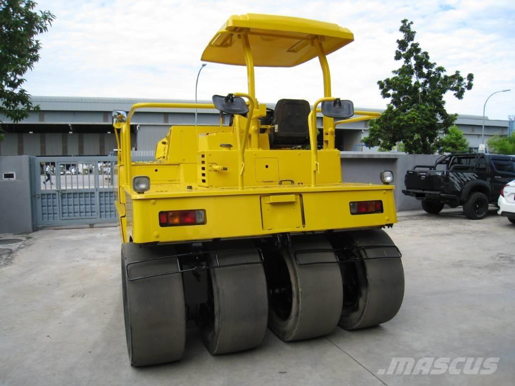 Sakai TZ 701 Rouleaux à pneumatiques