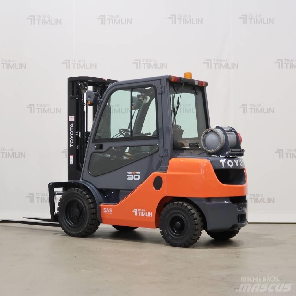 Toyota 02-8FGF30 Chariots GPL