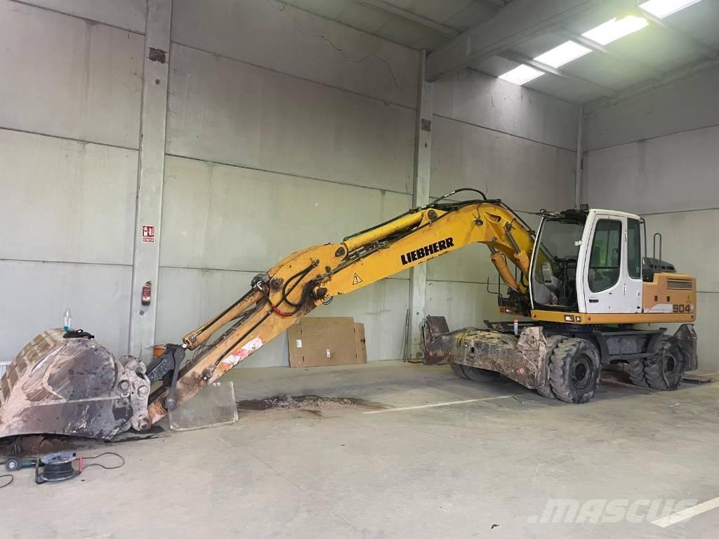 Liebherr A 904 C Pelle sur pneus