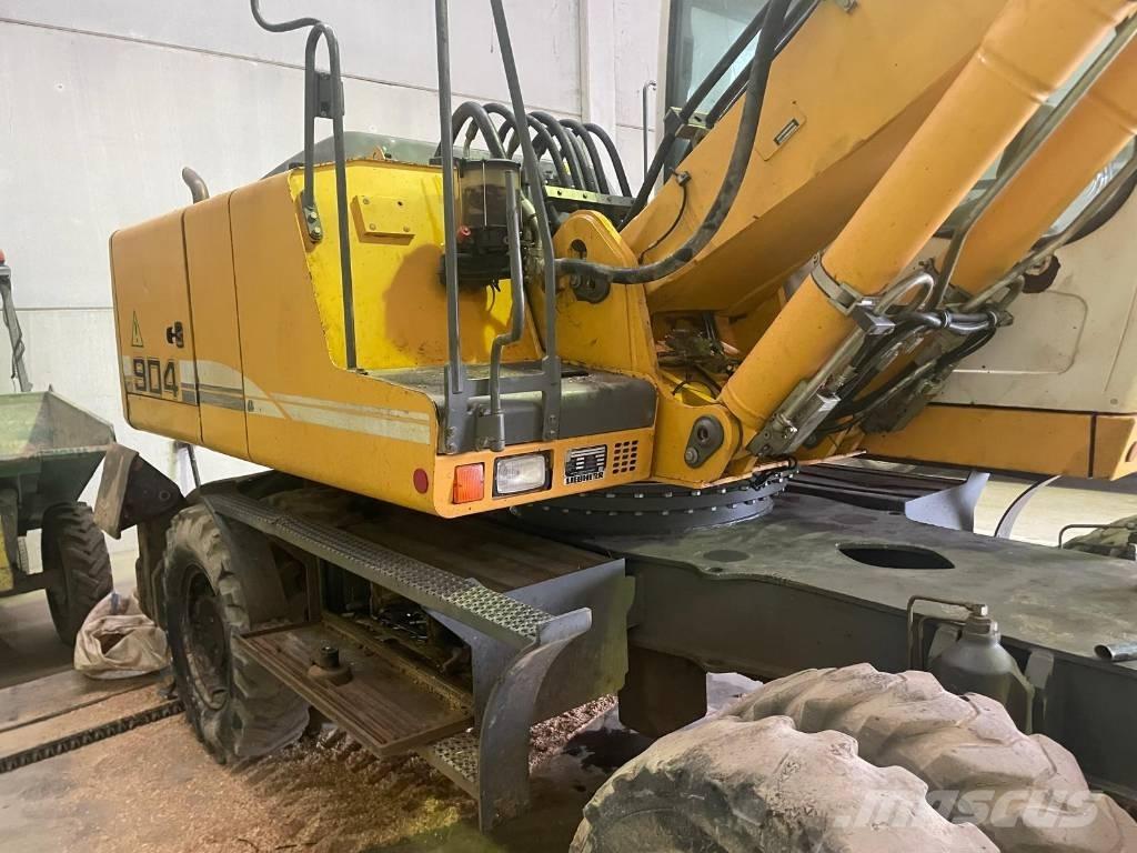 Liebherr A 904 C Pelle sur pneus