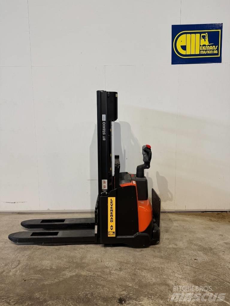 BT truck SWE 140L Gerbeur accompagnant