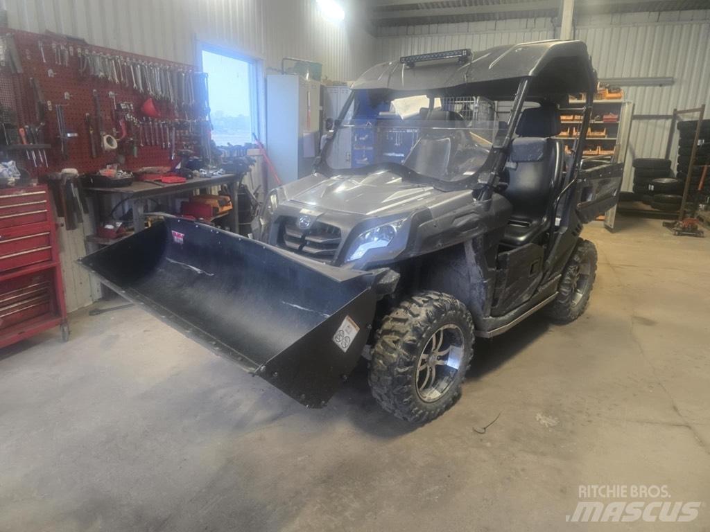  UTV CF 850 Mini pelle < 7t