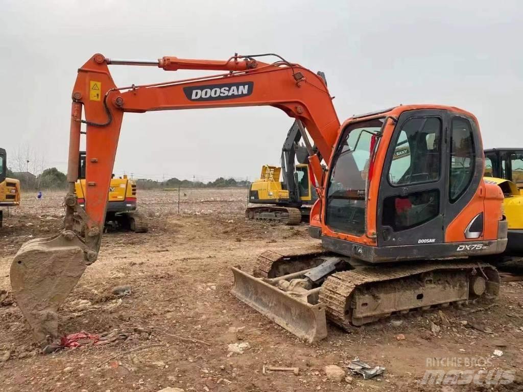 Doosan DX 75-9 C Pelle sur chenilles