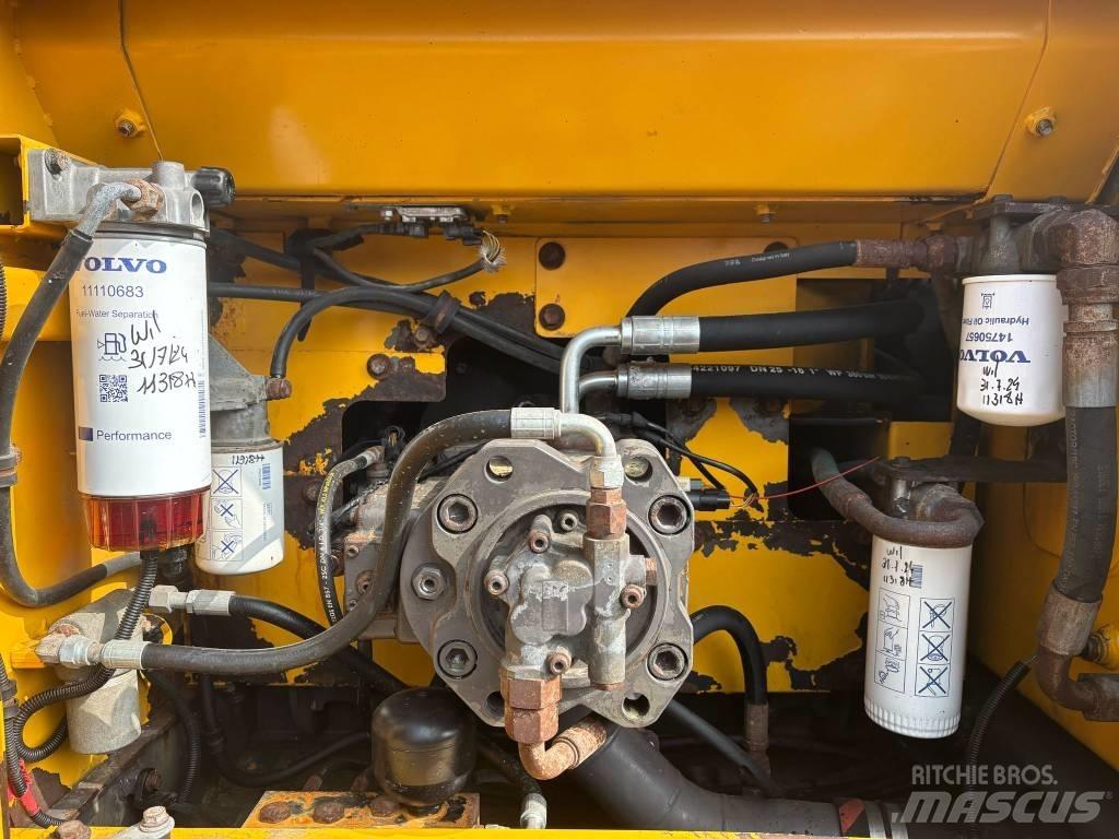 Volvo EC 220 DL Pelle sur chenilles