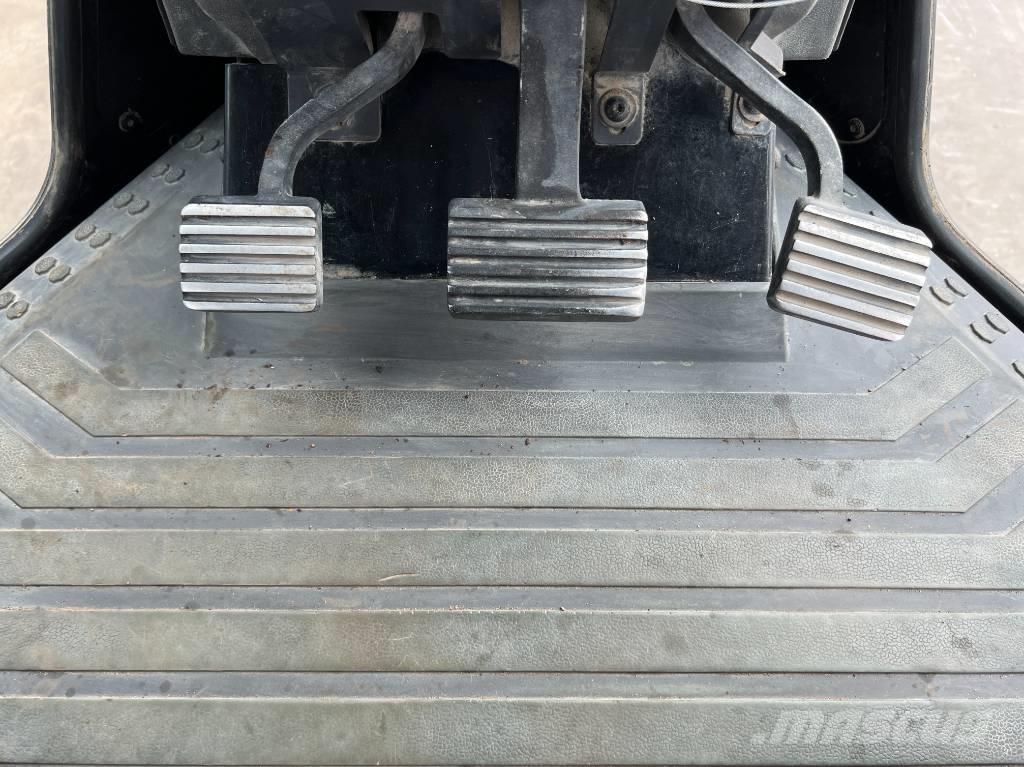 CAT 140M2 AWD Niveleuse