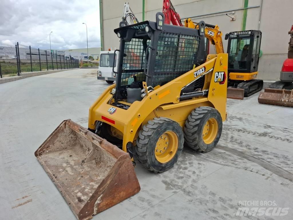 CAT 216 B 3 Chargeuse compacte