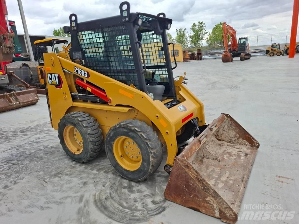 CAT 216 B 3 Chargeuse compacte