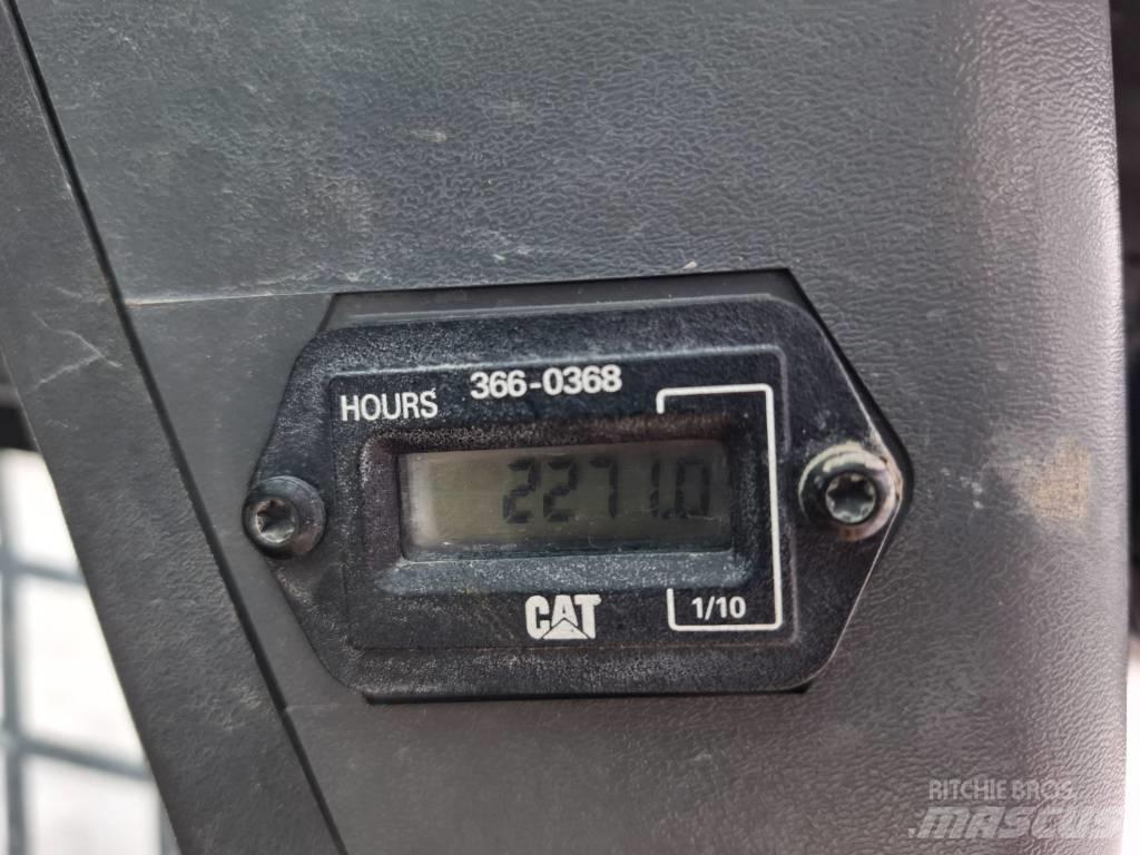 CAT 216 B 3 Chargeuse compacte