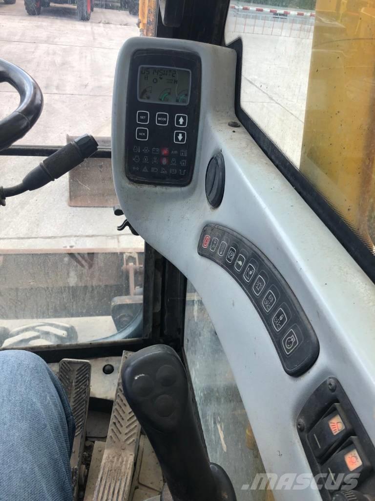JCB JS145W Pelle sur pneus