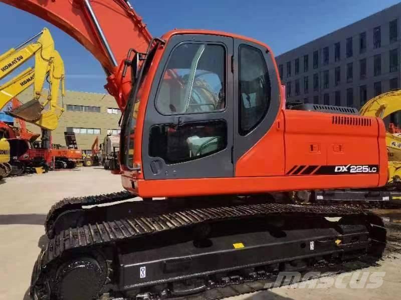 Doosan DX 225 Pelle sur chenilles