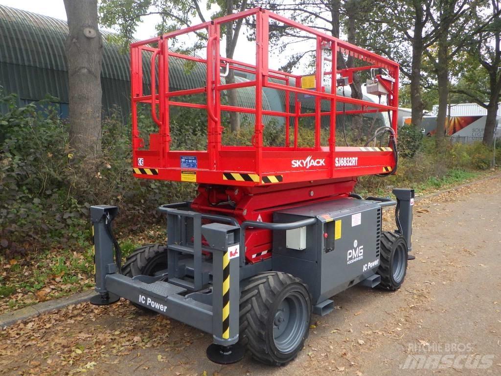 SkyJack SJ6832RT Nacelle ciseaux
