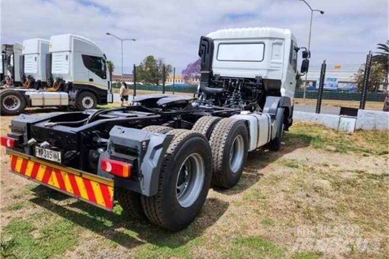 UD TRUCKS QUESTER Autre camion