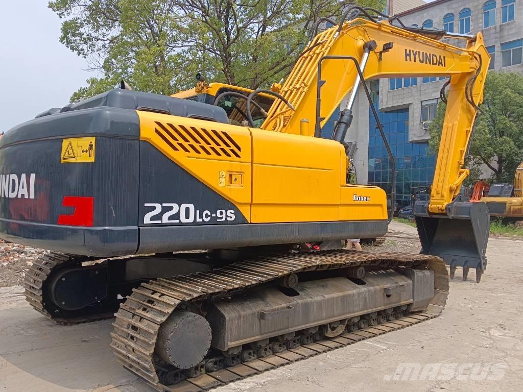 Hyundai R220LC-9S Pelle sur chenilles