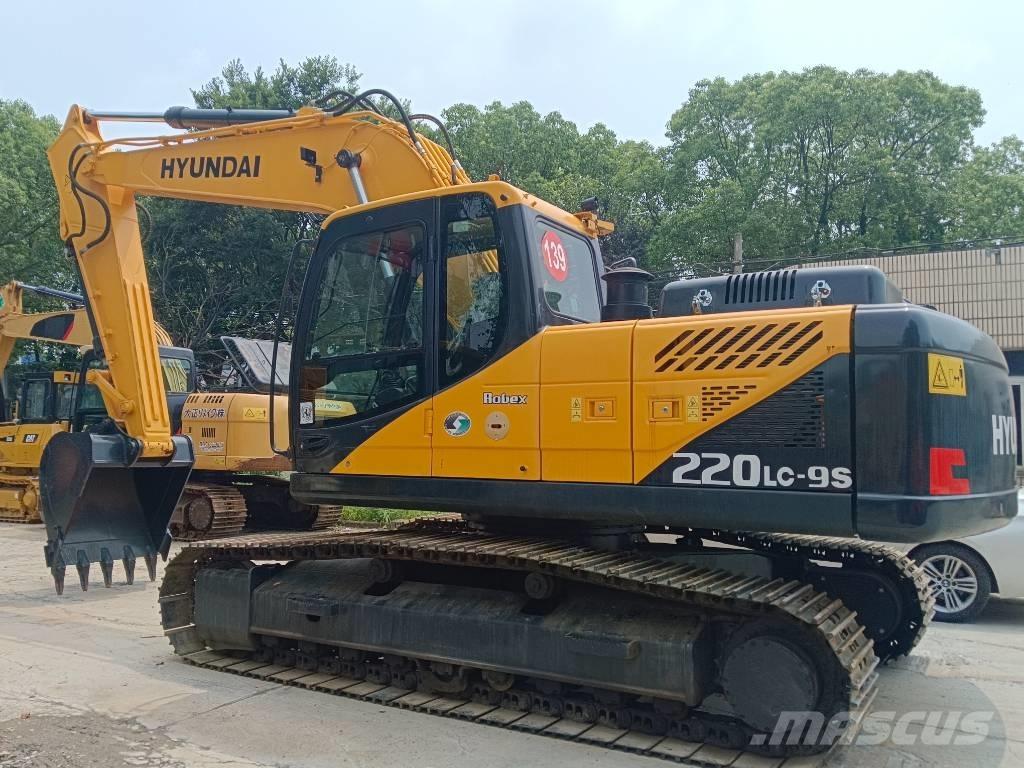 Hyundai R220LC-9S Pelle sur chenilles