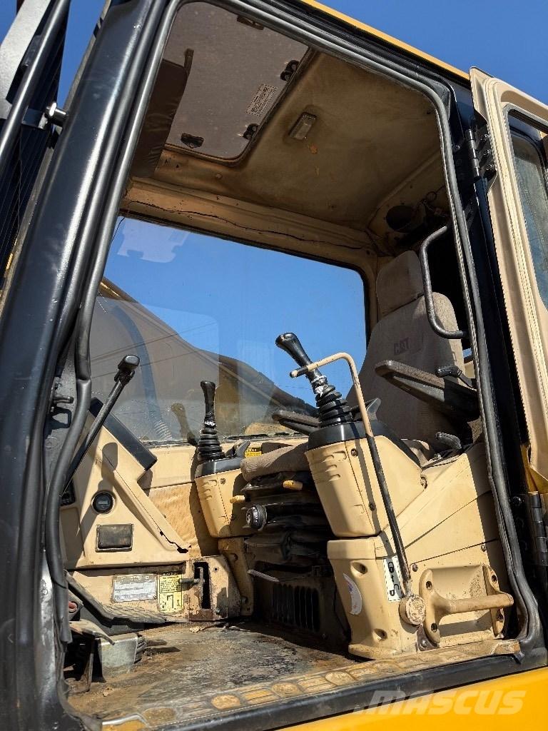 CAT 325 LN Pelle sur chenilles