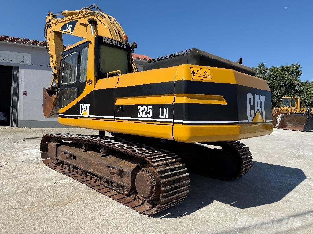 CAT 325 LN Pelle sur chenilles
