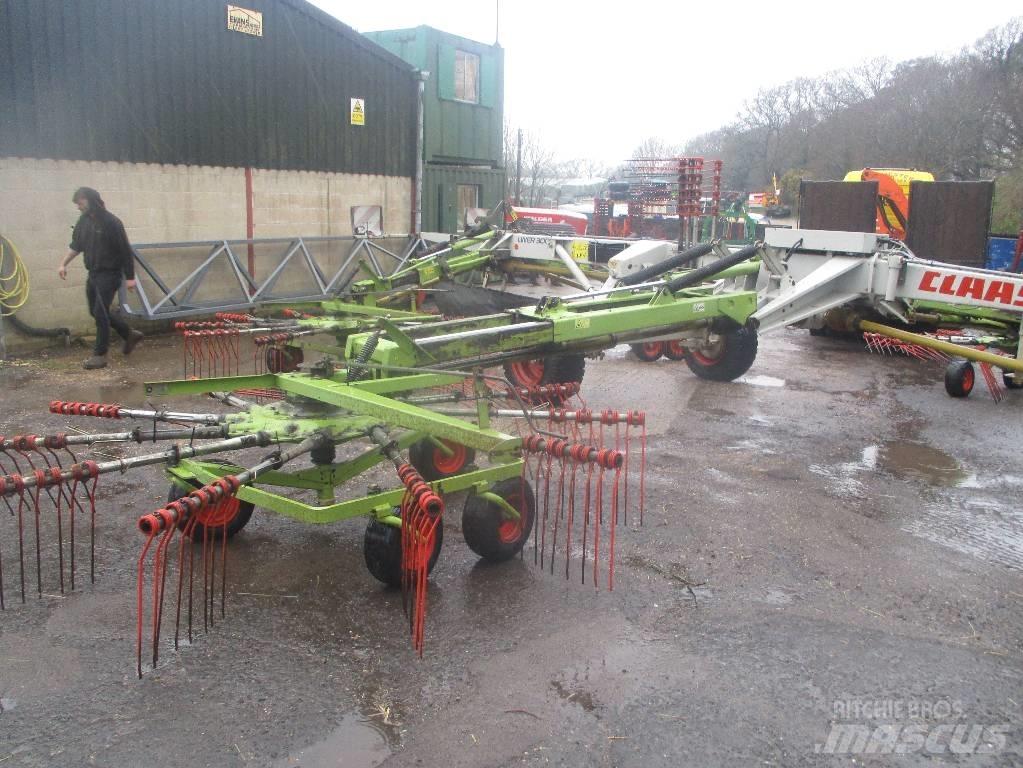 CLAAS Liner 3000 Rateau faneur