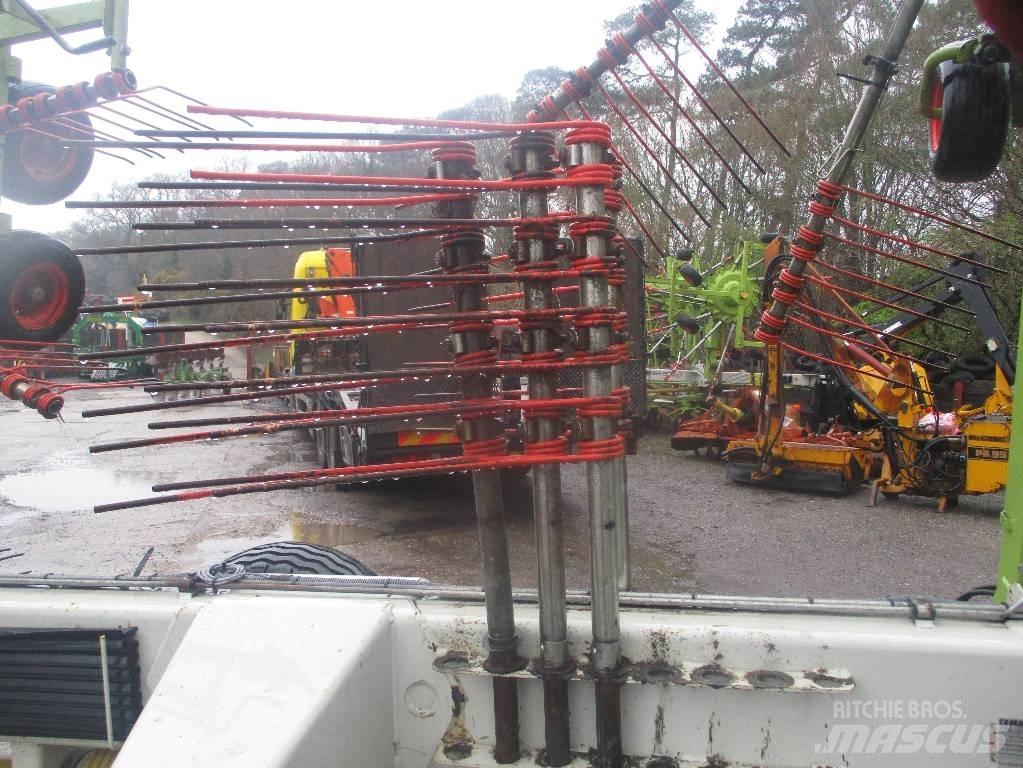 CLAAS Liner 3000 Rateau faneur