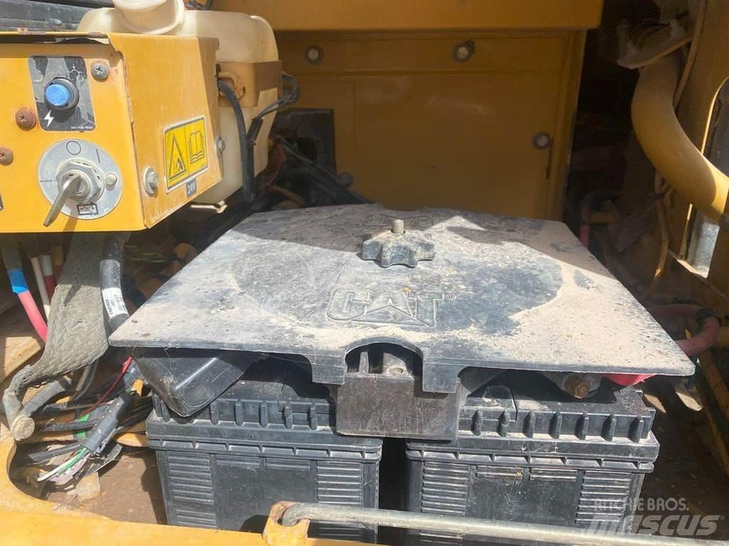 CAT 324 D NVT Pelle sur chenilles