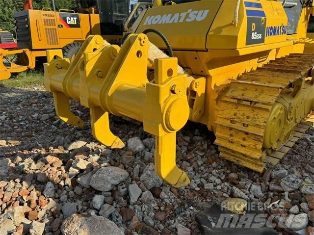 Komatsu D 85 Bouteurs sur chenilles