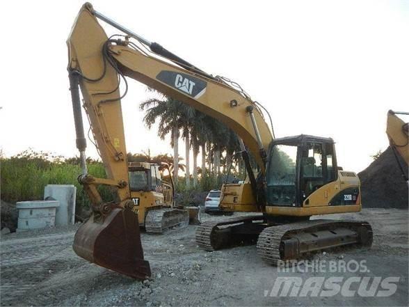 CAT 320D Pelle sur chenilles