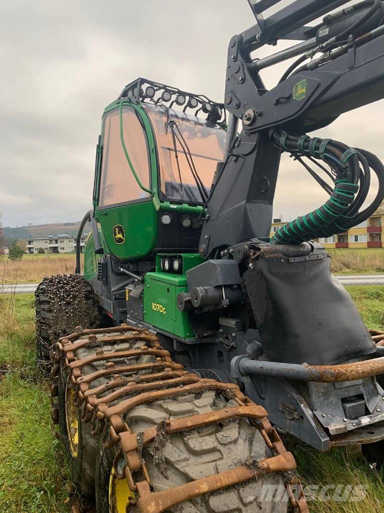 John Deere 1070G Abatteuse