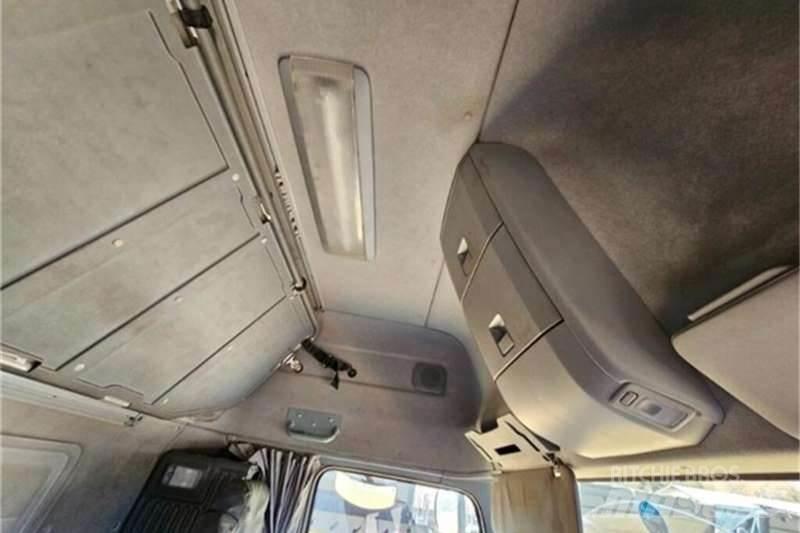 UD TRUCKS QUON Autre camion