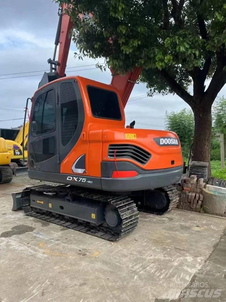 Doosan DX75-9C Pelle sur chenilles