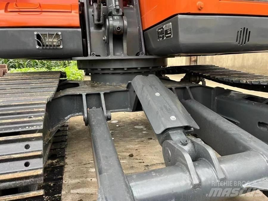 Doosan DX75-9C Pelle sur chenilles