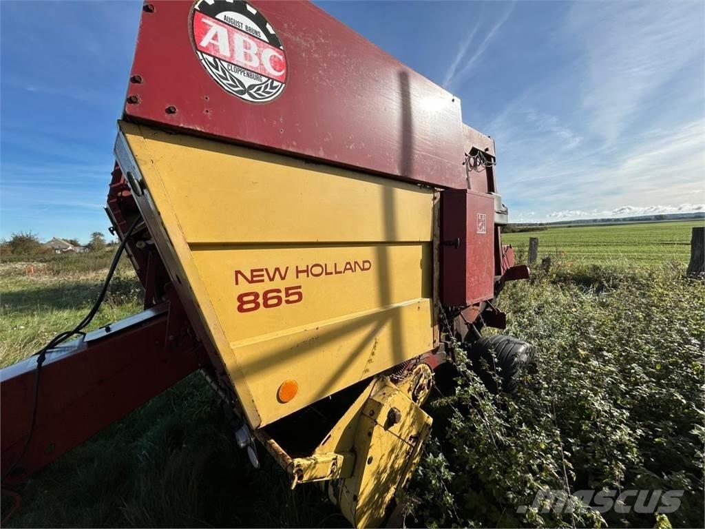 New Holland 865 Presse à balle ronde