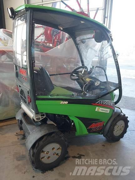 Avant 220 Chargeuse compacte