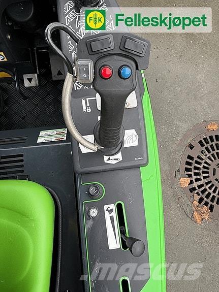 Avant 220 Chargeuse compacte