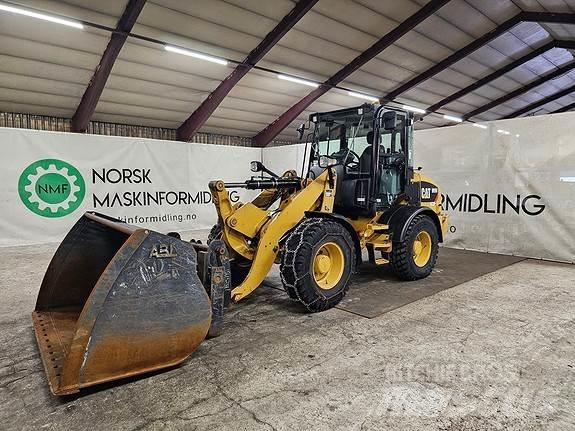 CAT 908M Chargeuse sur pneus